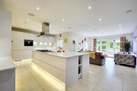 Kitchen Family Room_1.jpeg