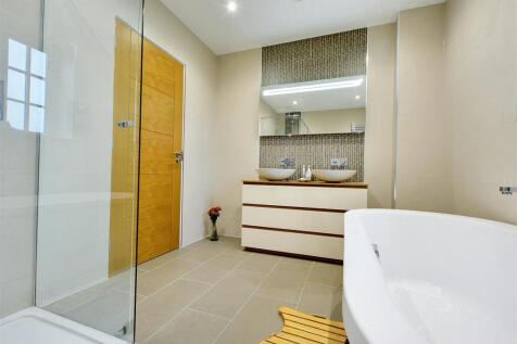 Bathroom_2.jpeg