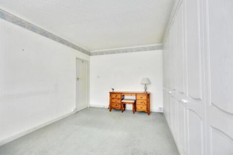 Bedroom 1_2.jpeg