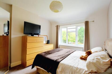 Bedroom 1_1.jpeg