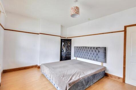 Bedroom 1_2.jpeg