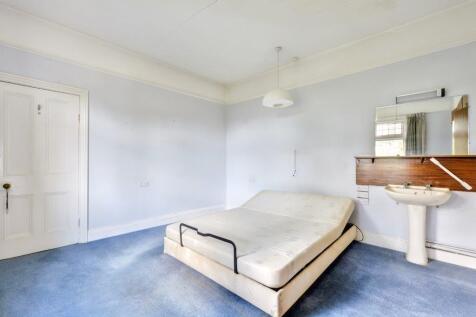 Bedroom 1_3.jpg