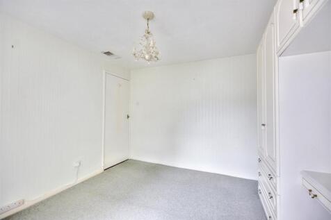 Bedroom 1_2.jpeg