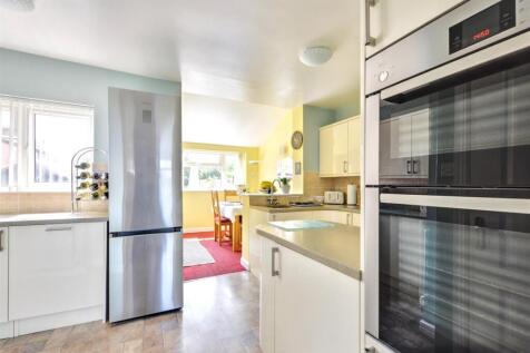 Kitchen_1.jpeg