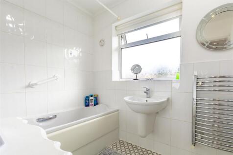 Bathroom (2)-HDR copy.jpg