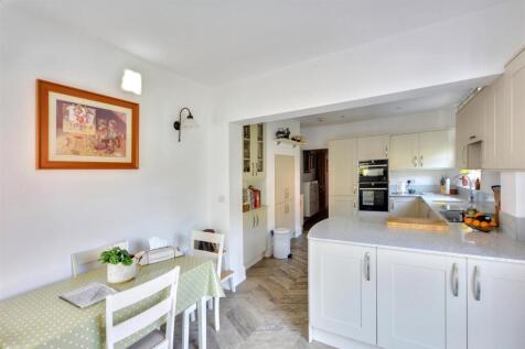 Kitchen_2.jpeg