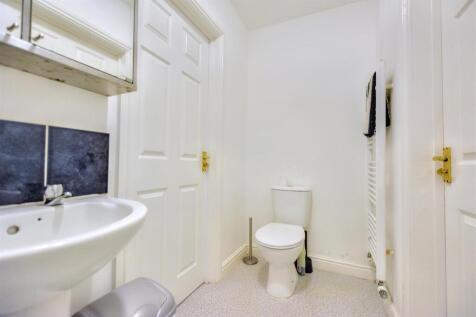 Downstairs Bathroom_2.jpeg