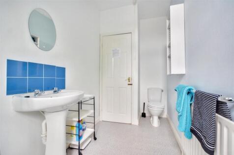 Bathroom_2.jpeg