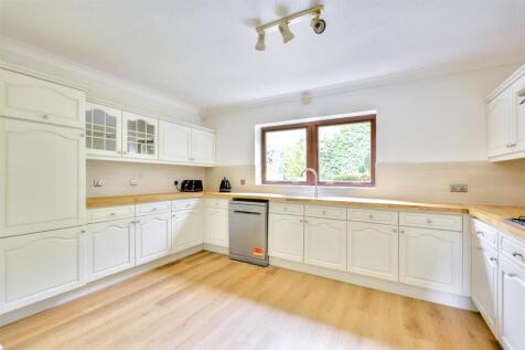 Kitchen_2.jpeg