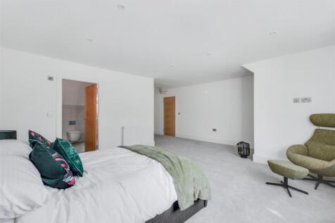 Bedroom 1_3.jpeg