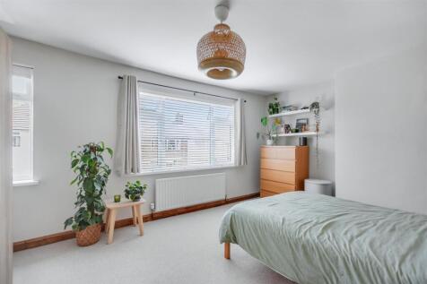 Bedroom 1_1.jpeg