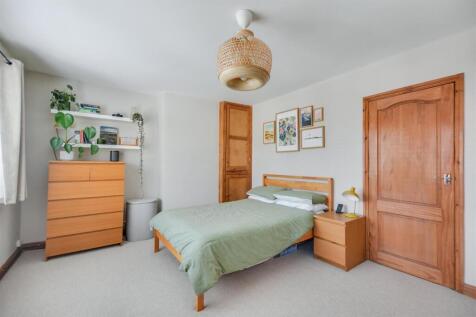 Bedroom 1_2.jpeg