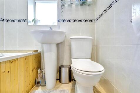 Bathroom 1_2.jpeg