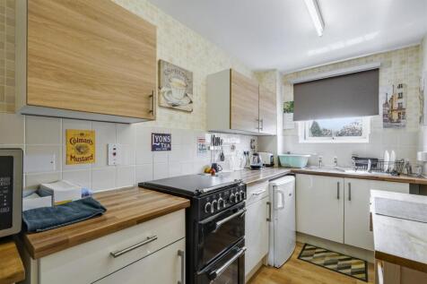 Kitchen 1_2.jpeg
