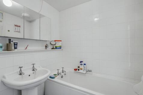 Bathroom 1_2.jpeg