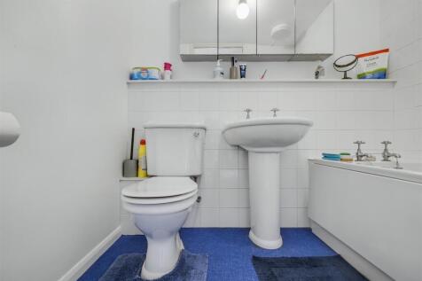 Bathroom 1_3.jpeg