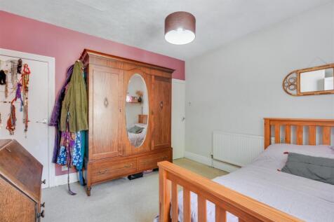 Bedroom 1_2.jpeg