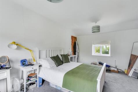 Bedroom 1_2.jpeg