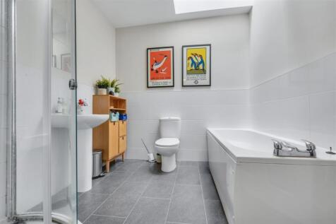 Bathroom_1.jpeg