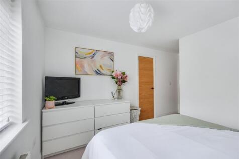 Bedroom 1_2.jpeg