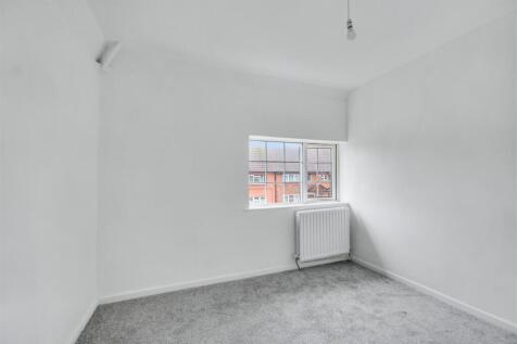 Bedroom 1_2.jpeg