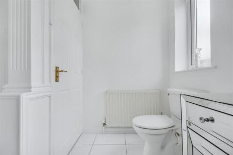 Bathroom_2.jpeg