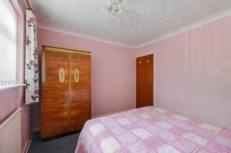 Bedroom 1_2.jpeg
