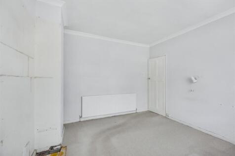 Bedroom 1_2.jpeg