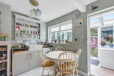 Kitchen_2.jpeg
