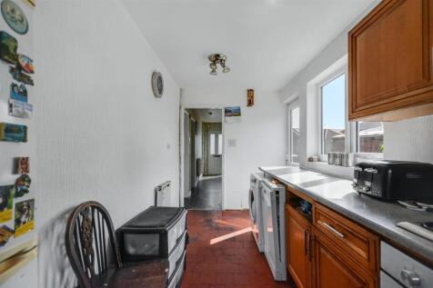 Kitchen_2.jpeg