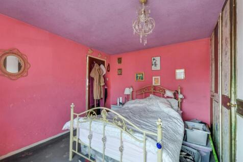 Bedroom 1_2.jpeg