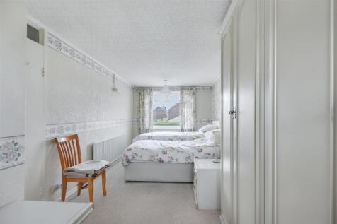 Bedroom 1_2.jpeg