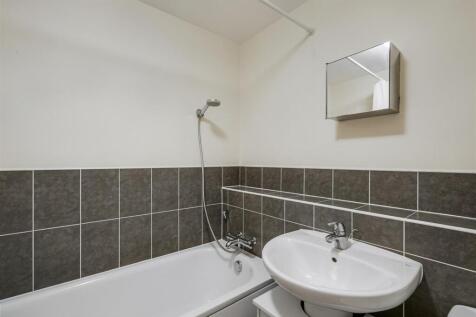 Bathroom 1_2.jpeg