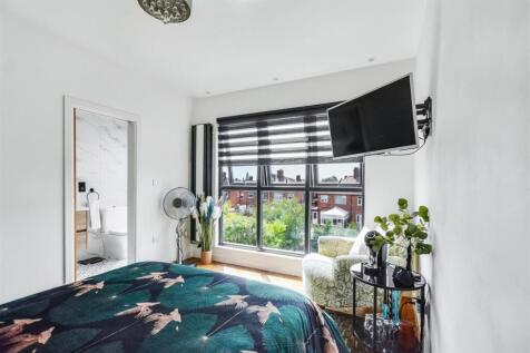 Master Bedroom_2.jpeg