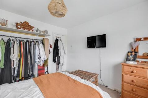 Bedroom 1_2.jpeg