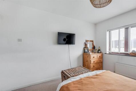 Bedroom 1_3.jpeg