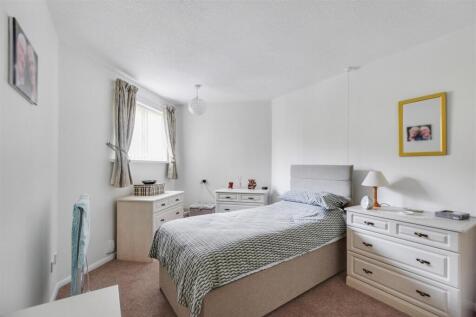 Bedroom 1_1.jpeg