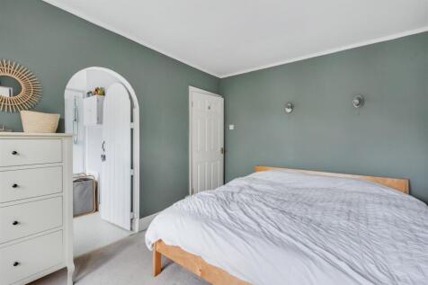 Bedroom 1_2.jpeg