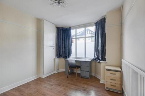 Bedroom 1_1.jpeg