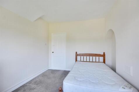 Bedroom 1_2.jpeg