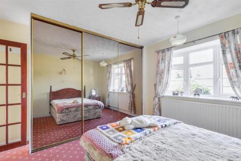 Bedroom 1_2.jpeg