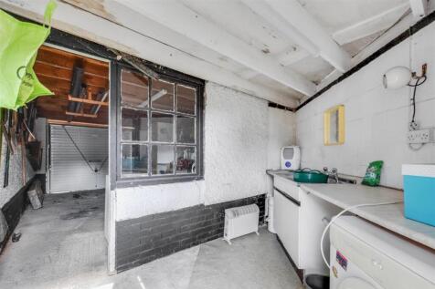 Utility Room_1.jpeg