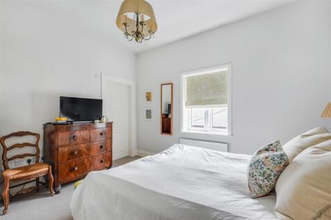 Bedroom 1_2.jpeg