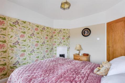 Bedroom 1_2.jpeg