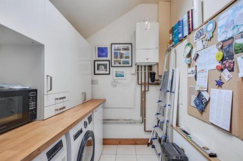 Utility Room_1.jpeg