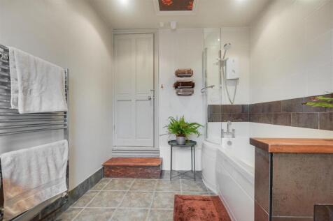 Bathroom_2.jpeg