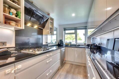 Kitchen_2.jpeg