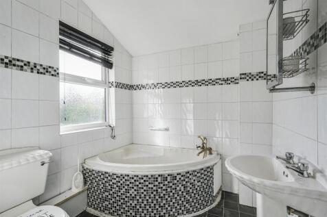 Bathroom 1_1.jpeg