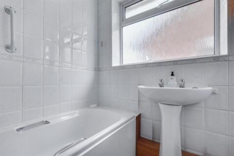 Bathroom_2.jpeg