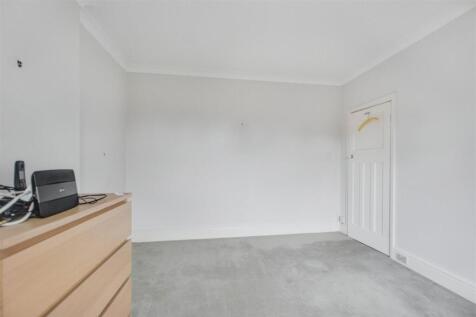 Bedroom 1_2.jpeg